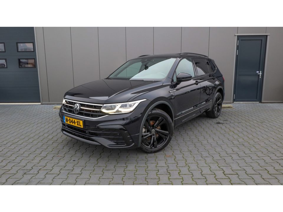 Volkswagen Tiguan Allspace 1.5 TSI R-Line B+ 7p | Pano | IQ. Light | Camera | VERKOCHT