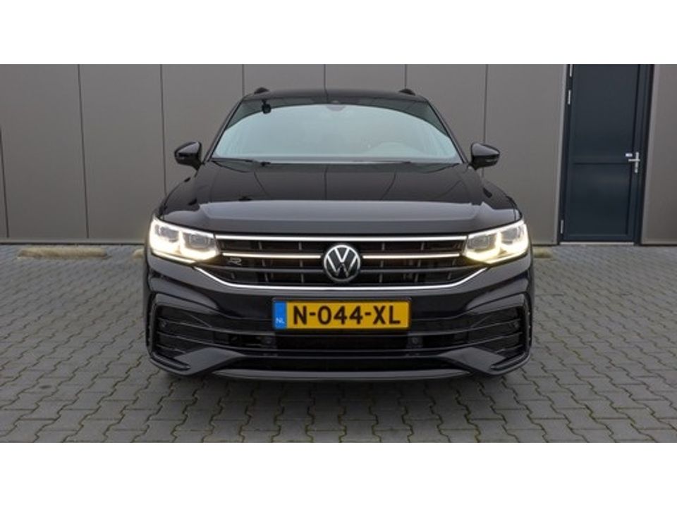 Volkswagen Tiguan Allspace 1.5 TSI R-Line B+ 7p | Pano | IQ. Light | Camera | VERKOCHT