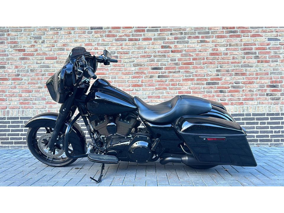 Harley Davidson FLHX Streetglide 103CI CVO Street glide