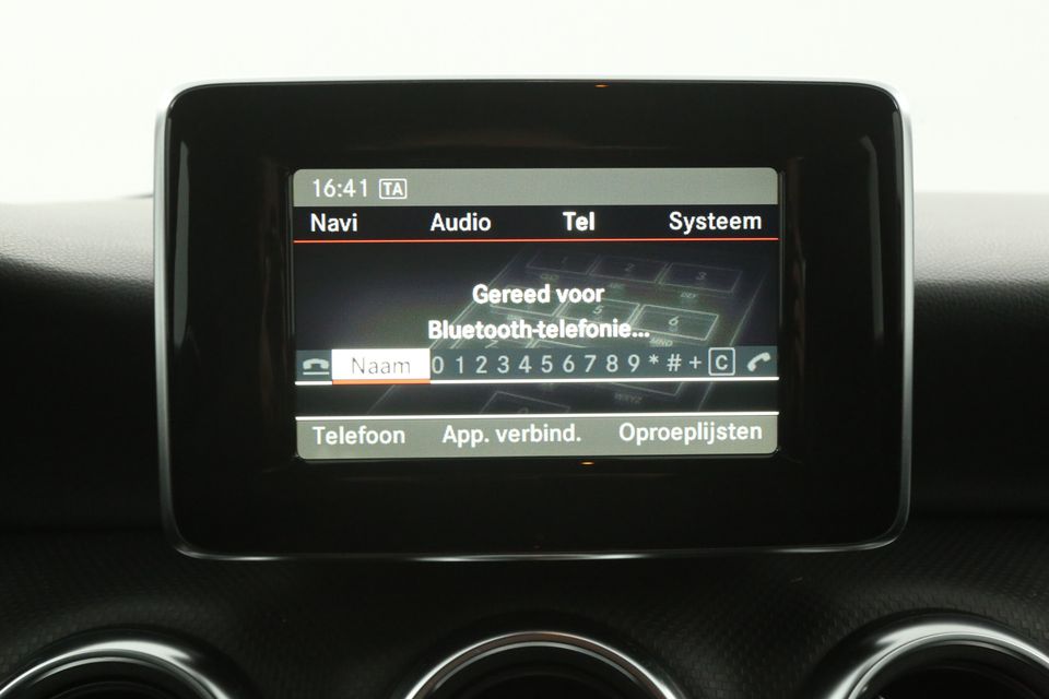 Mercedes-Benz A-Klasse 180 AMG Airco Navigatie PDC Stoelverwarming 17"LMV