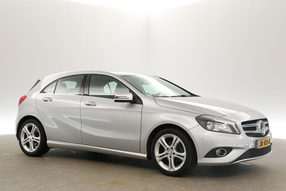 Mercedes-Benz A-Klasse 180 AMG Airco Navigatie PDC Stoelverwarming 17"LMV