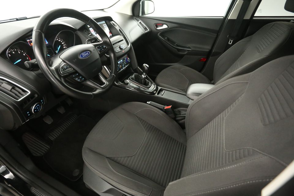 Ford Focus 1.0 Titanium Clima Cruise LED Parkeersensoren Navigatie 18"LMV