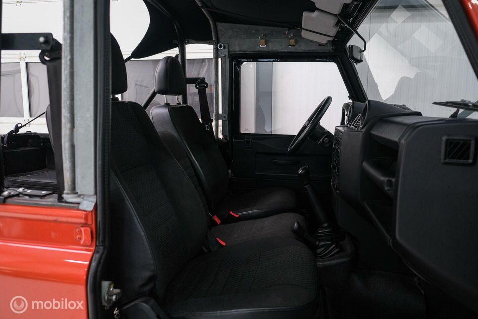 Land Rover Defender 2.4 TD Soft Top 90 | BLACK FRIDAY ACTIE | youngtimer | Biminitop | bijtellingvriendelijk | grijskenteken |