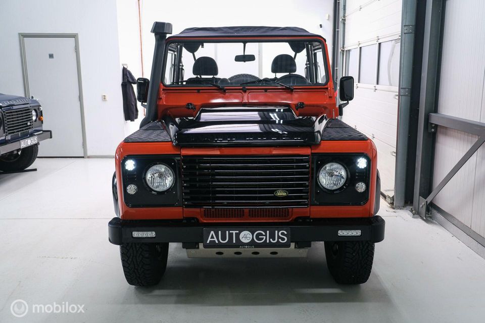 Land Rover Defender 2.4 TD Soft Top 90 | BLACK FRIDAY ACTIE | youngtimer | Biminitop | bijtellingvriendelijk | grijskenteken |