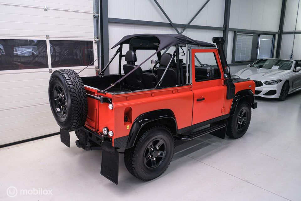 Land Rover Defender 2.4 TD Soft Top 90 | BLACK FRIDAY ACTIE | youngtimer | Biminitop | bijtellingvriendelijk | grijskenteken |