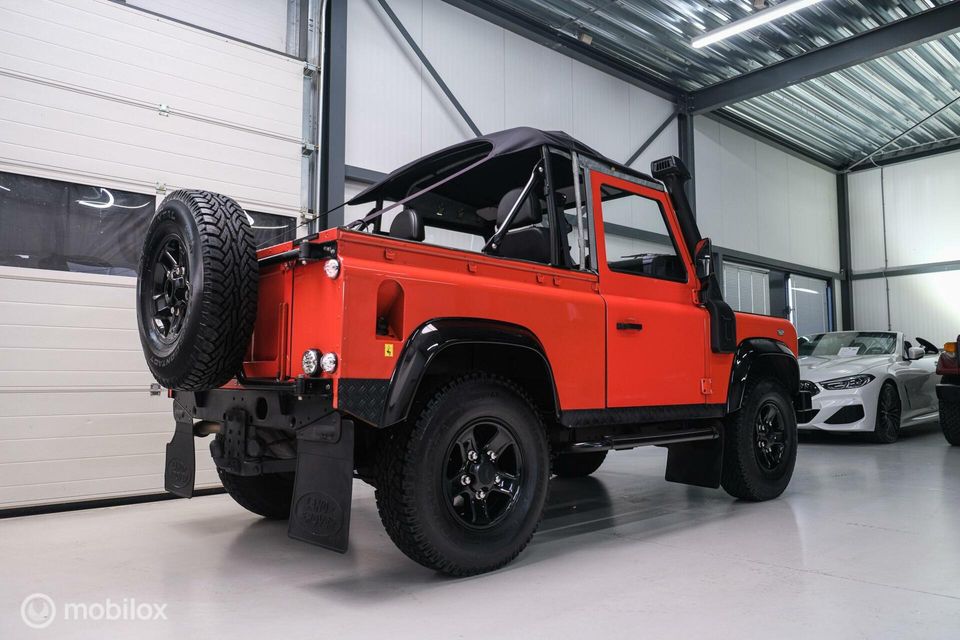 Land Rover Defender 2.4 TD Soft Top 90 | BLACK FRIDAY ACTIE | youngtimer | Biminitop | bijtellingvriendelijk | grijskenteken |