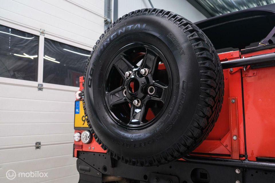 Land Rover Defender 2.4 TD Soft Top 90 | BLACK FRIDAY ACTIE | youngtimer | Biminitop | bijtellingvriendelijk | grijskenteken |