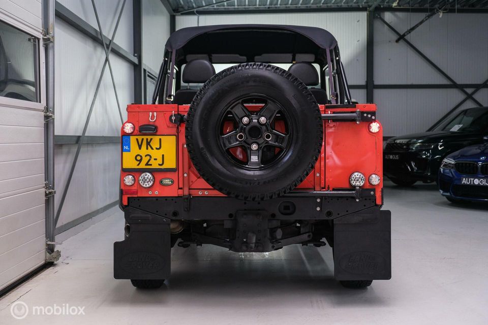 Land Rover Defender 2.4 TD Soft Top 90 | BLACK FRIDAY ACTIE | youngtimer | Biminitop | bijtellingvriendelijk | grijskenteken |