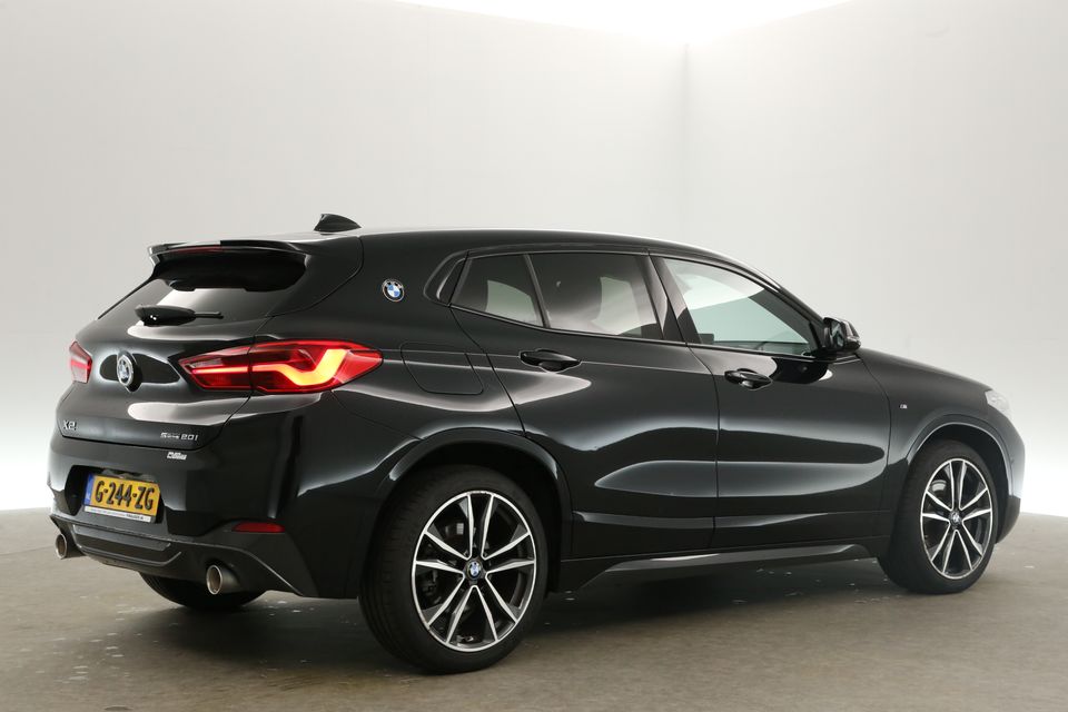 BMW X2 sDrive20i M-Sport 192PK Automaat Sfeerverl. Camera Clima LED 19"LMV Navi PDC Leder Stoelverwarming