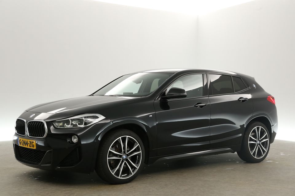 BMW X2 sDrive20i M-Sport 192PK Automaat Sfeerverl. Camera Clima LED 19"LMV Navi PDC Leder Stoelverwarming