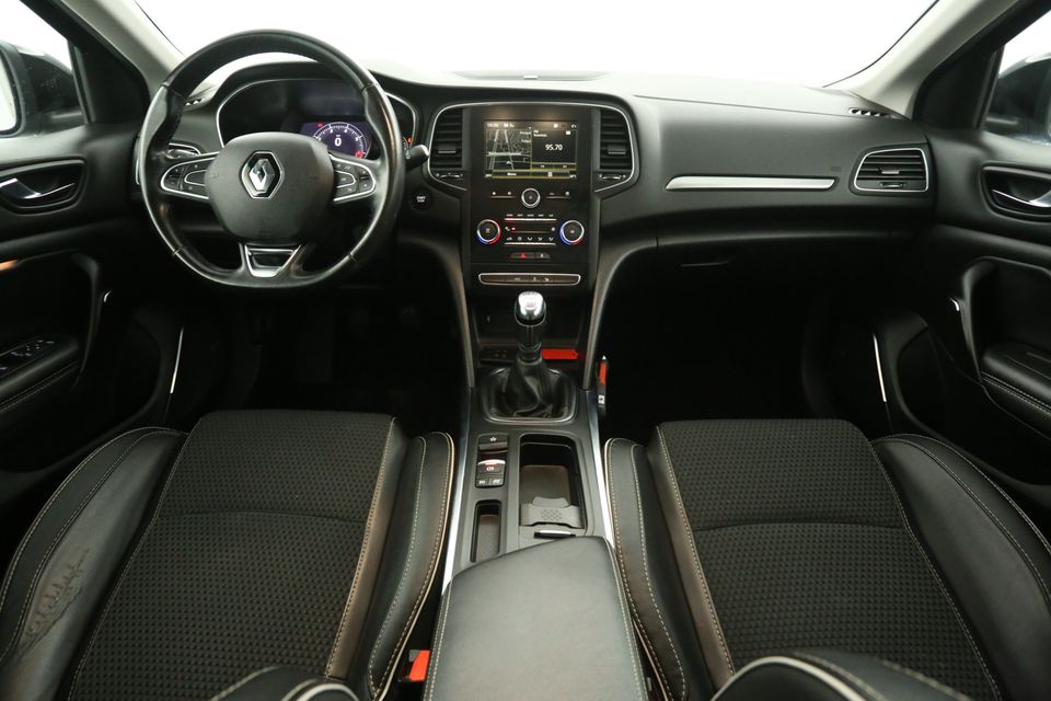 Renault Mégane 1.3 TCe Bose | 141PK | Clima Cruise Carplay Camera Navi 17"LMV LED PDC Trekhaak