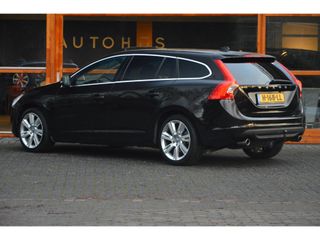 Volvo V60 T3 | Trekhaak 1600KG | Stoelverwarming | Panorama-Schuif/Kantel dak | Elektrische stoelen | Cruise |