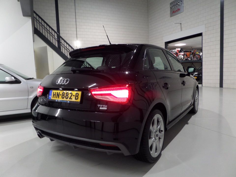 Audi A1 Sportback 1.0 TFSI Adrenalin S-Line "Origineel NL!" Navigatie 17"Velgen Cruise, van 2de eigenaar in UNIEK mooie staat !