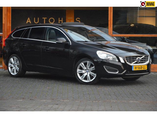 Volvo V60 T3 | Trekhaak 1600KG | Stoelverwarming | Panorama-Schuif/Kantel dak | Elektrische stoelen | Cruise |