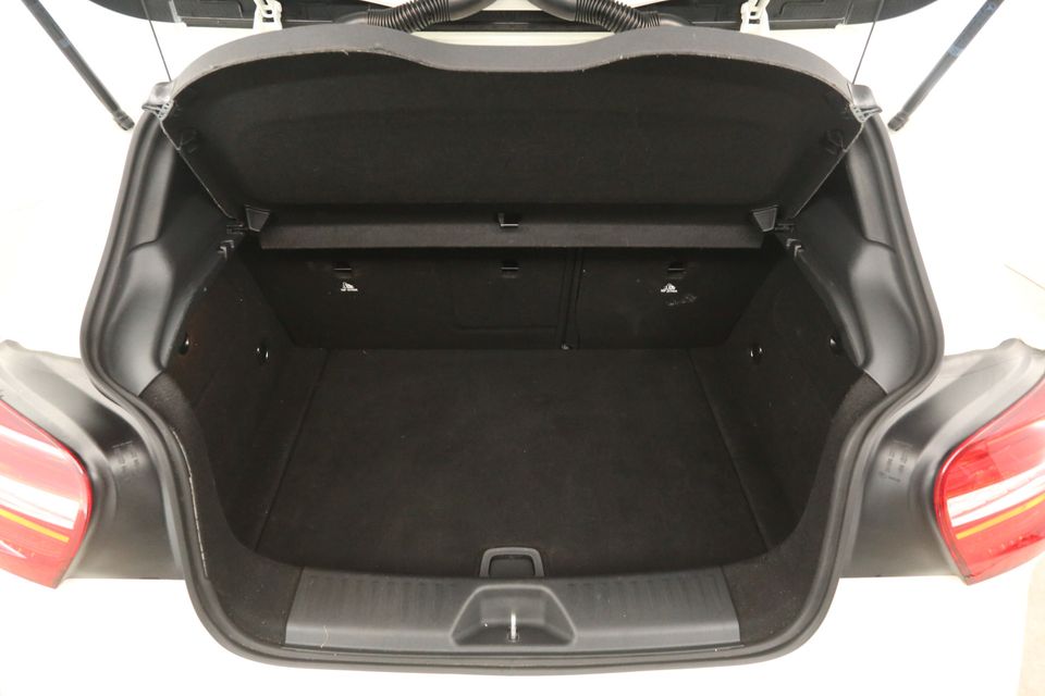 Mercedes-Benz A-Klasse 180 Ambition Airco Camera LED Stoelverwarming 18"LMV