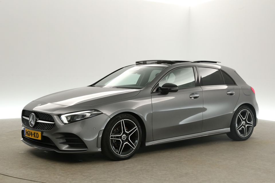 Mercedes-Benz A-Klasse 180 AMG Automaat Pano Sfeerverl. Camera Clima Cruise LED Navi PDC Memory-Seat 18"LMV