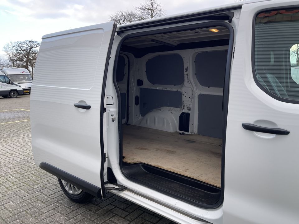 Opel Vivaro 2.0 CDTI 122pk L2H1 Edition / vaste prijs rijklaar € 13.950 ex btw / lease vanaf € 256 / airco / cruise / navi / camera / trekhaak / pdc voor en achter / euro 6 diesel !