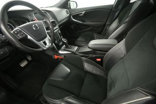 Volvo V40 1.5 T3 | R-design 153PK Automaat Pano-View LED Camera Clima Cruise PDC Navi 17"LMV