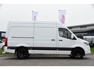 Mercedes-Benz Sprinter 317 1.9 CDI L2H2 RWD PB Edition! Cruise, Camera, Carplay, LED, Automaat, Leder, Trekhaak, 170PK, Multimedia, Sensoren, UNIEK!