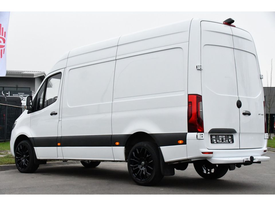 Mercedes-Benz Sprinter 317 1.9 CDI L2H2 RWD PB Edition! Cruise, Camera, Carplay, LED, Automaat, Leder, Trekhaak, 170PK, Multimedia, Sensoren, UNIEK!