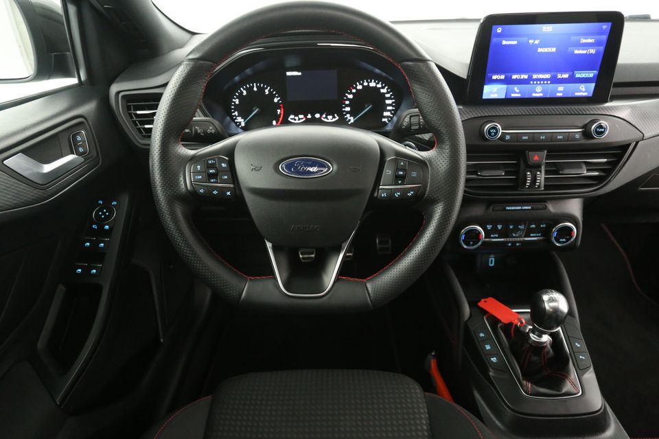 Ford Focus 1.0 ST Line Pano Bowers&Wilkins Clima Camera Carplay Cruise LED Navi PDC 18"LMV Trekhaak