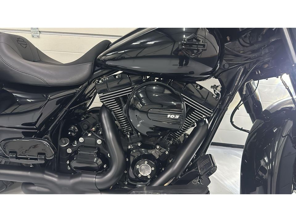 Harley Davidson 103 FLHXS Street Glide Special CVO Black-Out