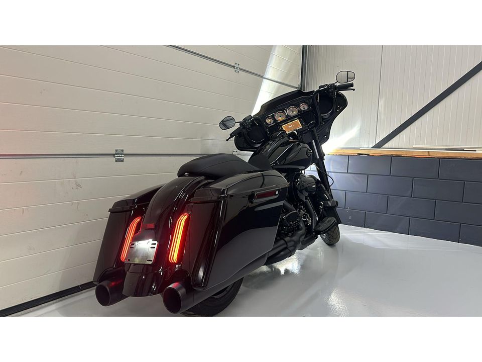 Harley Davidson 103 FLHXS Street Glide Special CVO Black-Out