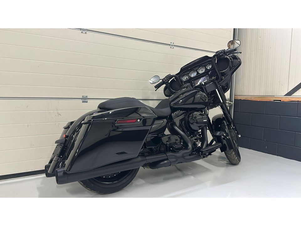 Harley Davidson 103 FLHXS Street Glide Special CVO Black-Out