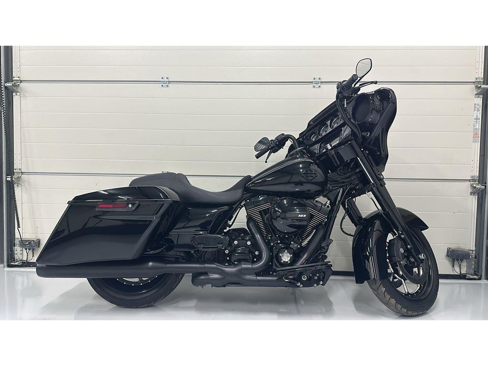 Harley Davidson 103 FLHXS Street Glide Special CVO Black-Out