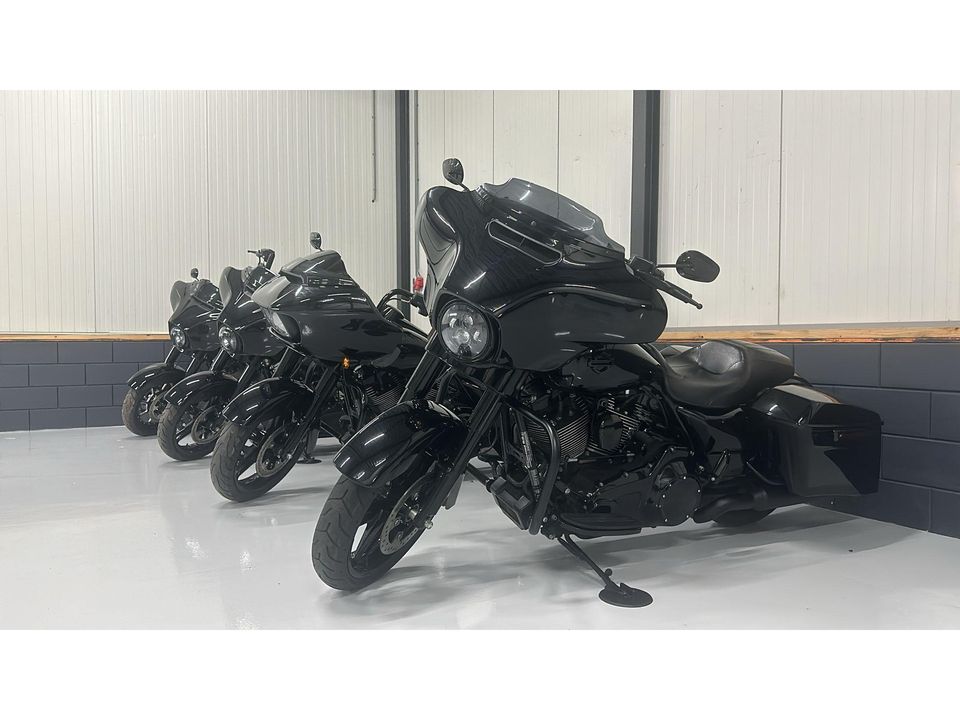 Harley Davidson 103 FLHXS Street Glide Special CVO Black-Out