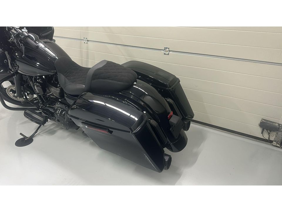 Harley Davidson 103 FLTRXS Road Glide Special Black Out