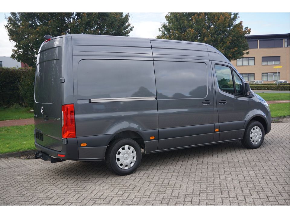 Mercedes-Benz Sprinter 317CDI Pro L2H2 BPM VRIJ!! 10.25" Mbux Navi, Cam, Gev. Stoel, 3.5T Trekhaak, LED!! NR. 733