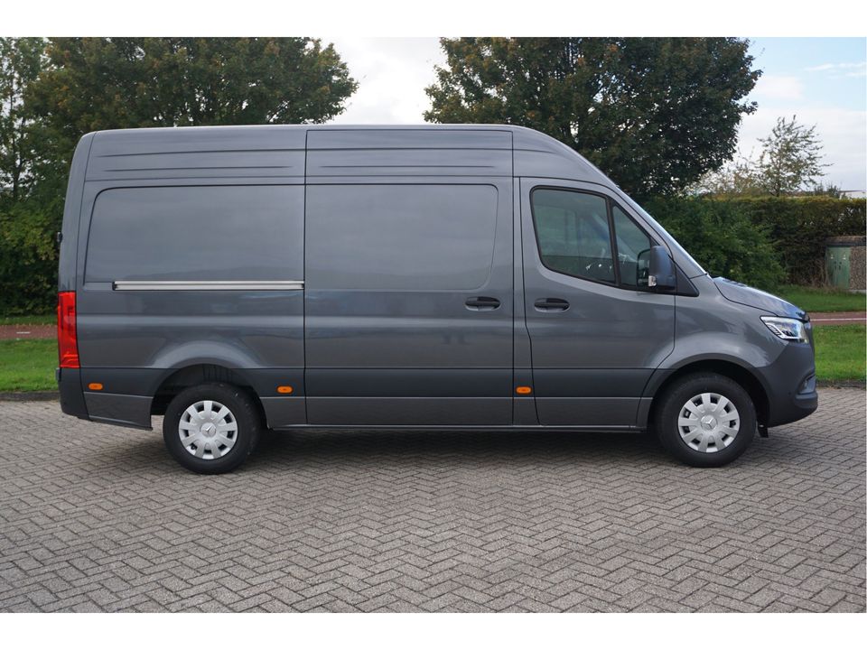 Mercedes-Benz Sprinter 317CDI Pro L2H2 BPM VRIJ!! 10.25" Mbux Navi, Cam, Gev. Stoel, 3.5T Trekhaak, LED!! NR. 733