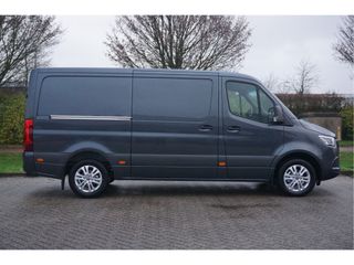 Mercedes-Benz Sprinter 319CDI Select L2H1 BPM VRIJ!! 10.25" Mbux, ACC, LED, 3.5T Trekhaak, 17" LM!! NR. 829