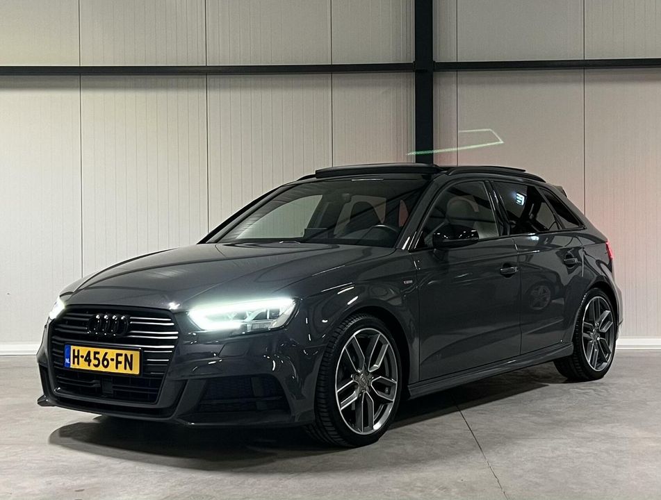 Audi A3 Sportback 35 TFSI S-line Pano Black Optic RS-stoelen