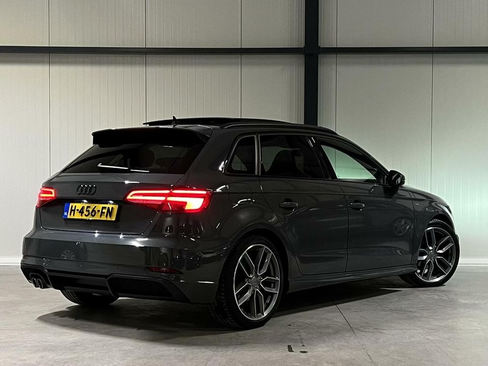 Audi A3 Sportback 35 TFSI S-line Pano Black Optic RS-stoelen