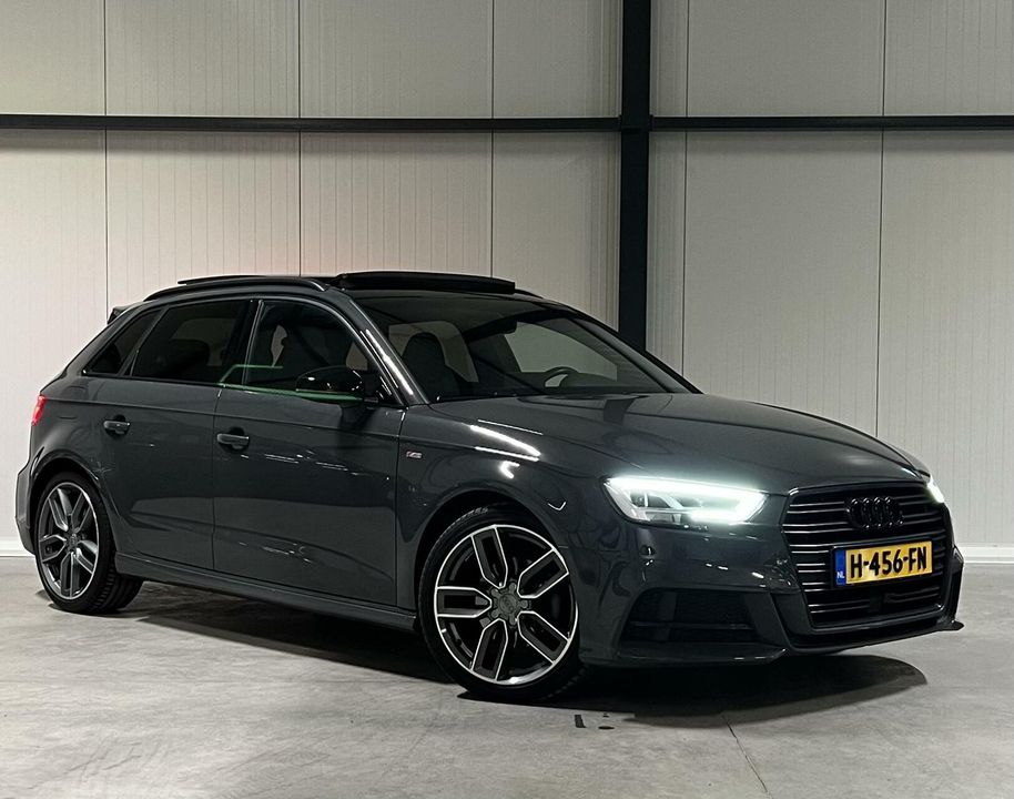 Audi A3 Sportback 35 TFSI S-line Pano Black Optic RS-stoelen