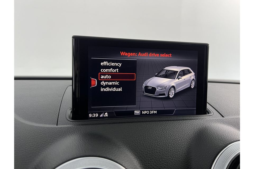 Audi A3 35 TFSI Black Optic S-Line 150PK Automaat LED Carplay Clima Cruise Stoelverwarming Navi Virtual PDC 18"LMV