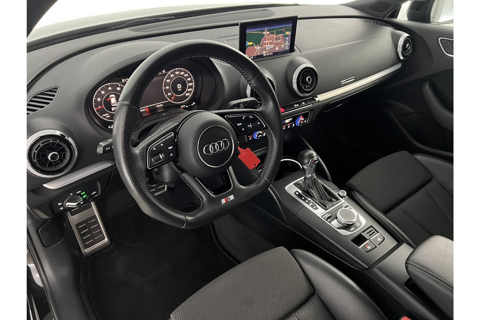 Audi A3 35 TFSI Black Optic S-Line 150PK Automaat LED Carplay Clima Cruise Stoelverwarming Navi Virtual PDC 18"LMV