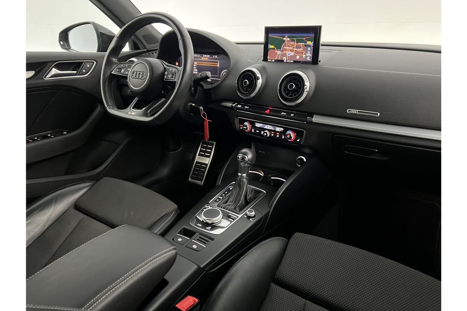 Audi A3 35 TFSI Black Optic S-Line 150PK Automaat LED Carplay Clima Cruise Stoelverwarming Navi Virtual PDC 18"LMV