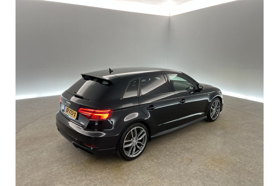 Audi A3 35 TFSI Black Optic S-Line 150PK Automaat LED Carplay Clima Cruise Stoelverwarming Navi Virtual PDC 18"LMV