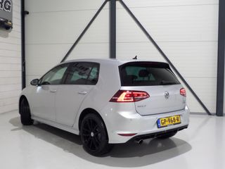 Volkswagen Golf 1.2 TSI DSG R-Line Connected "Origineel NL!" Apple-Carplay Xenon-LED Massage, van 2e eigenaar in uniek mooie staat