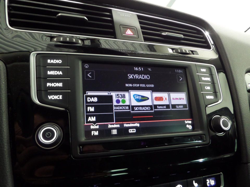 Volkswagen Golf 1.2 TSI DSG R-Line Connected "Origineel NL!" Apple-Carplay Xenon-LED Massage, van 2e eigenaar in uniek mooie staat