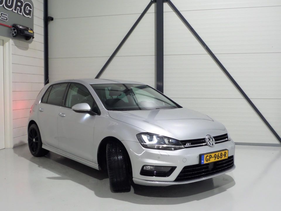 Volkswagen Golf 1.2 TSI DSG R-Line Connected "Origineel NL!" Apple-Carplay Xenon-LED Massage, van 2e eigenaar in uniek mooie staat