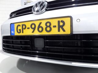 Volkswagen Golf 1.2 TSI DSG R-Line Connected "Origineel NL!" Apple-Carplay Xenon-LED Massage, van 2e eigenaar in uniek mooie staat