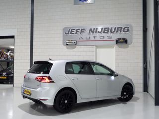 Volkswagen Golf 1.2 TSI DSG R-Line Connected "Origineel NL!" Apple-Carplay Xenon-LED Massage, van 2e eigenaar in uniek mooie staat