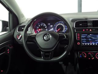 Volkswagen Polo 1.2 TSI Comfortline "Origineel NL!" Navigatie 17"velgen Bluetooth Cruise, van 2e eigenaar in UNIEK mooie staat