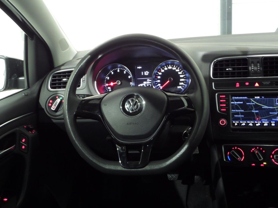 Volkswagen Polo 1.2 TSI Comfortline "Origineel NL!" Navigatie 17"velgen Bluetooth Cruise, van 2e eigenaar in UNIEK mooie staat