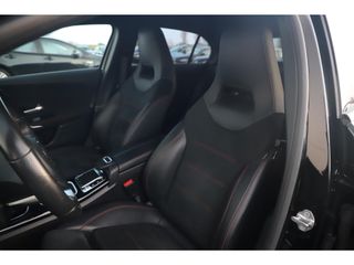 Mercedes-Benz A-Klasse 160 D AMG Night Widescreen Half Leder Sportstoelen Stoelverwarming Full LED 18 inch Navigatie Camera Stoelverwarming