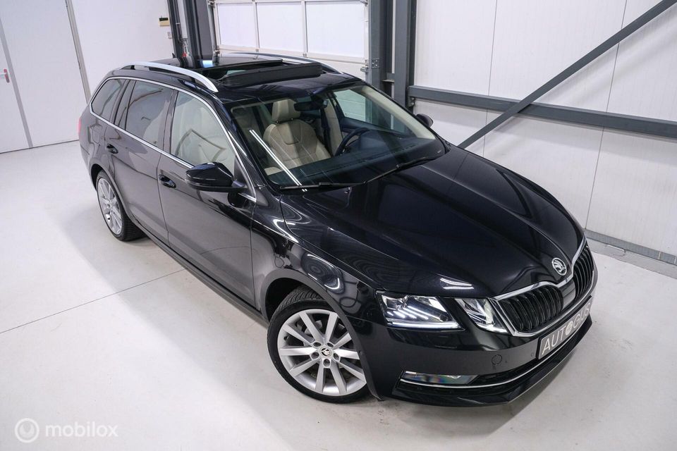 Škoda Octavia Combi 1.4 TSI 150 pk | Panorama | Trekhaak | LED lampen | Leder alcantara | Canton audio | Ambiance verlichting | Camera | Apple